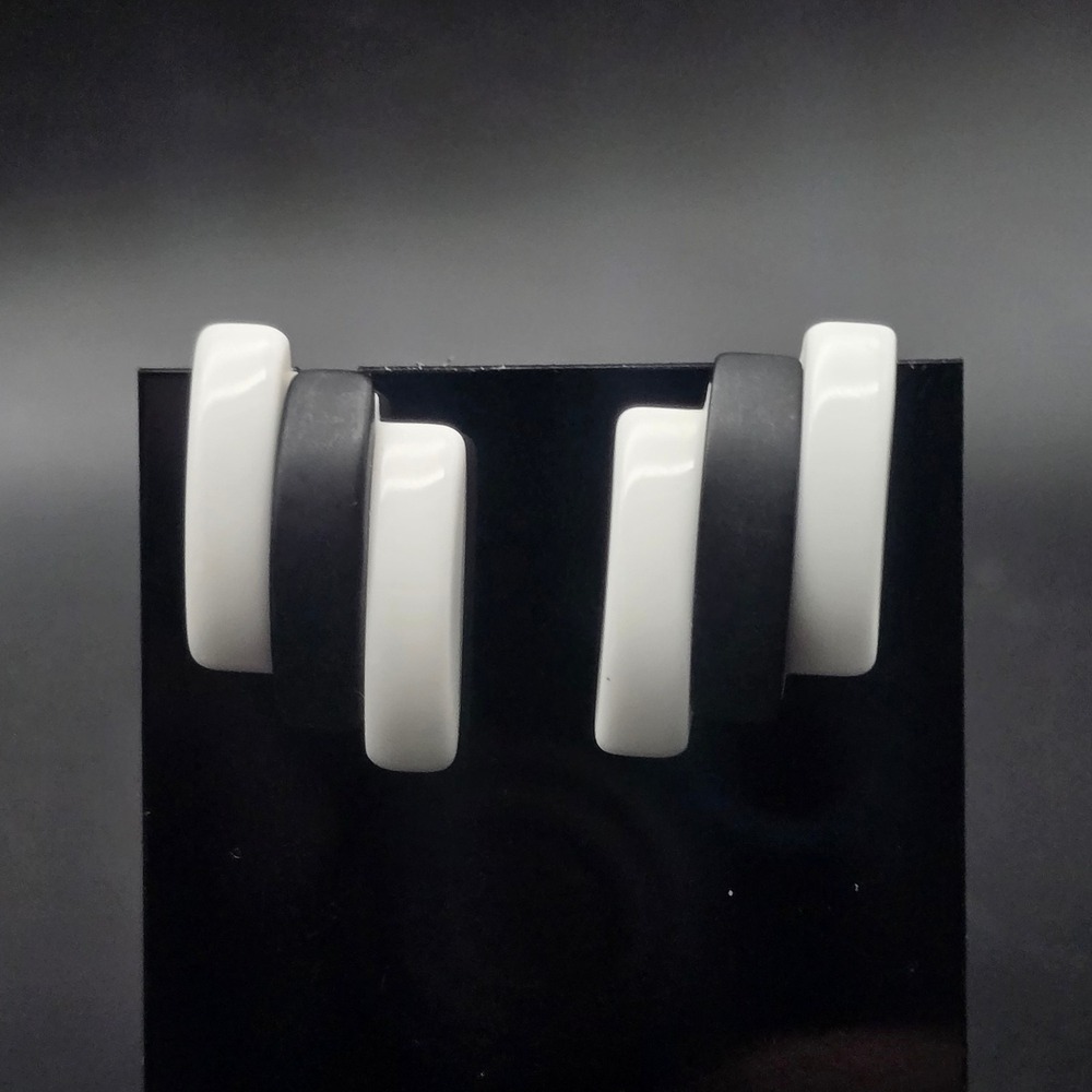 Avon 1986 Spectator Earrings White Black Plastic Stud Pierced Vintage